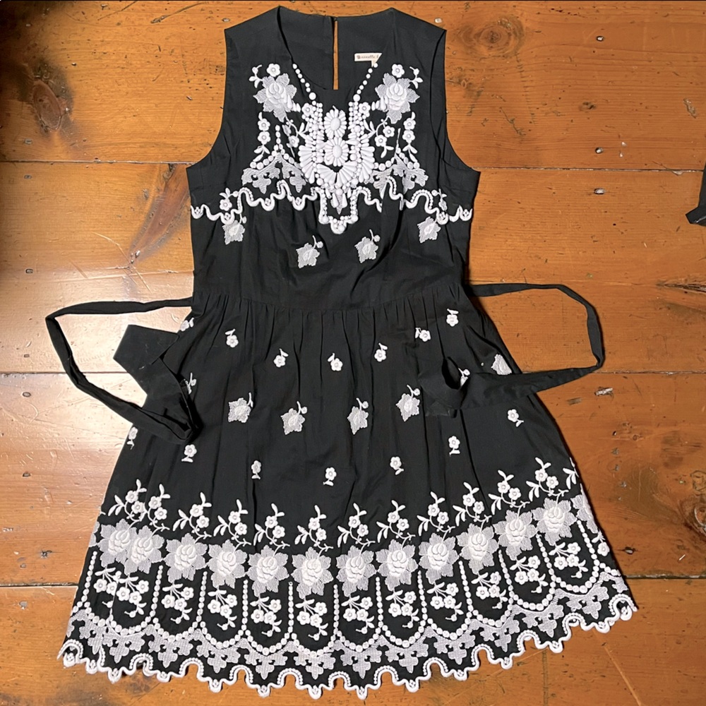 Nanette Lepore size 10 dress tie waist black white lace beading Easter